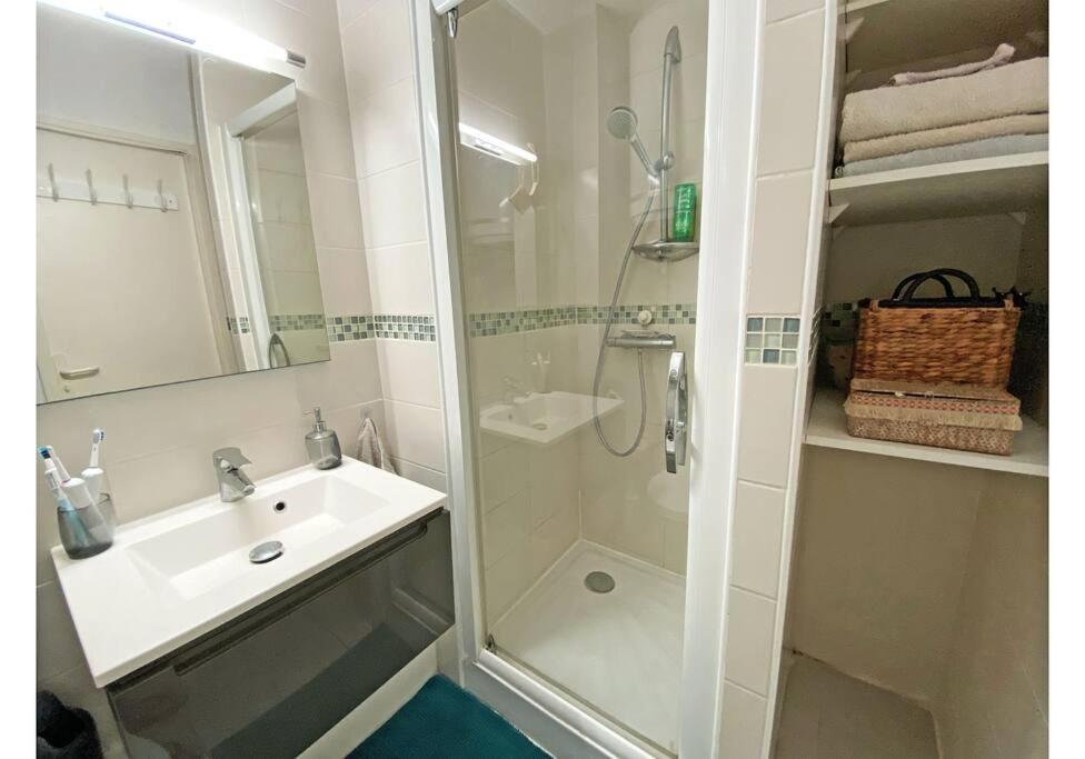 Joli Studio A 6 Min A Pied De La Plage Leilighet Sanary-sur-Mer Eksteriør bilde